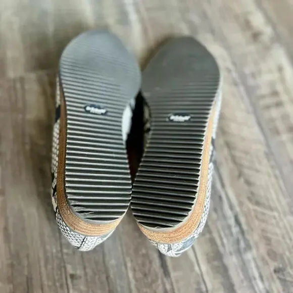 Skechers Go Free Slip-In Kendall Shoes, Faux Snakeskin Size 7.5 Women’s - Picture 5 of 7